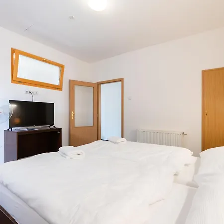 Hotel širák