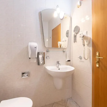 Sirak Hotel