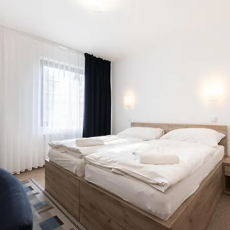 Hotel širák