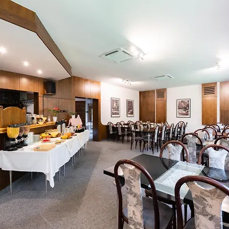 širák Hotel 3*