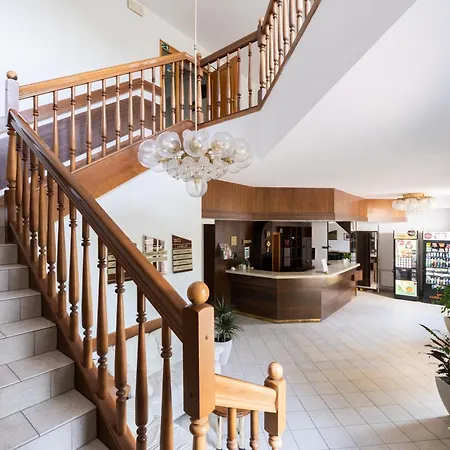 širák Hotel 3*