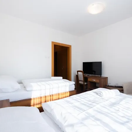 širák Hotel 3*
