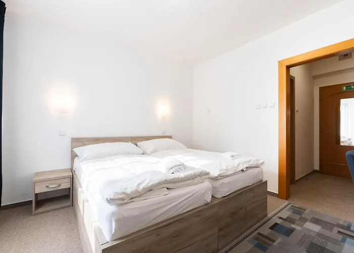 širák Hotel 3*