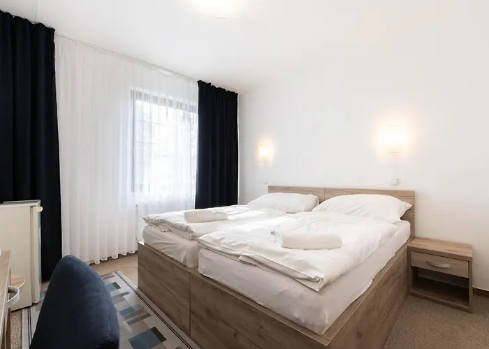 Hotel širák