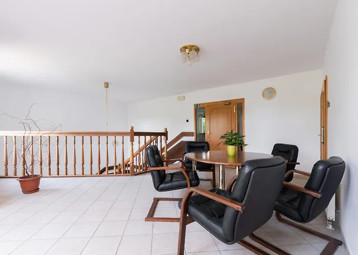 Hotel širák